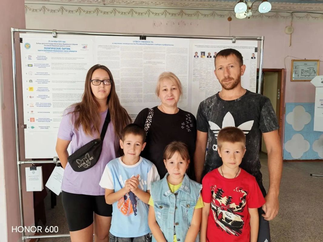 Многодетные семьи Марий Эл голосуют за будущее своих детей Многодетные семьи Марий Эл голосуют за будущее своих детей