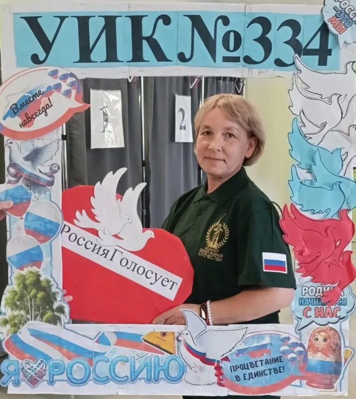 Сегодня на УИК 334 пришла и проголосовала Наталья Сергеевна Рощина - руководитель муниципального штаба Комитета семей воинов Отечества (КСВО) в Медведевском районе, что она прокомментировала:"Для меня это не просто...