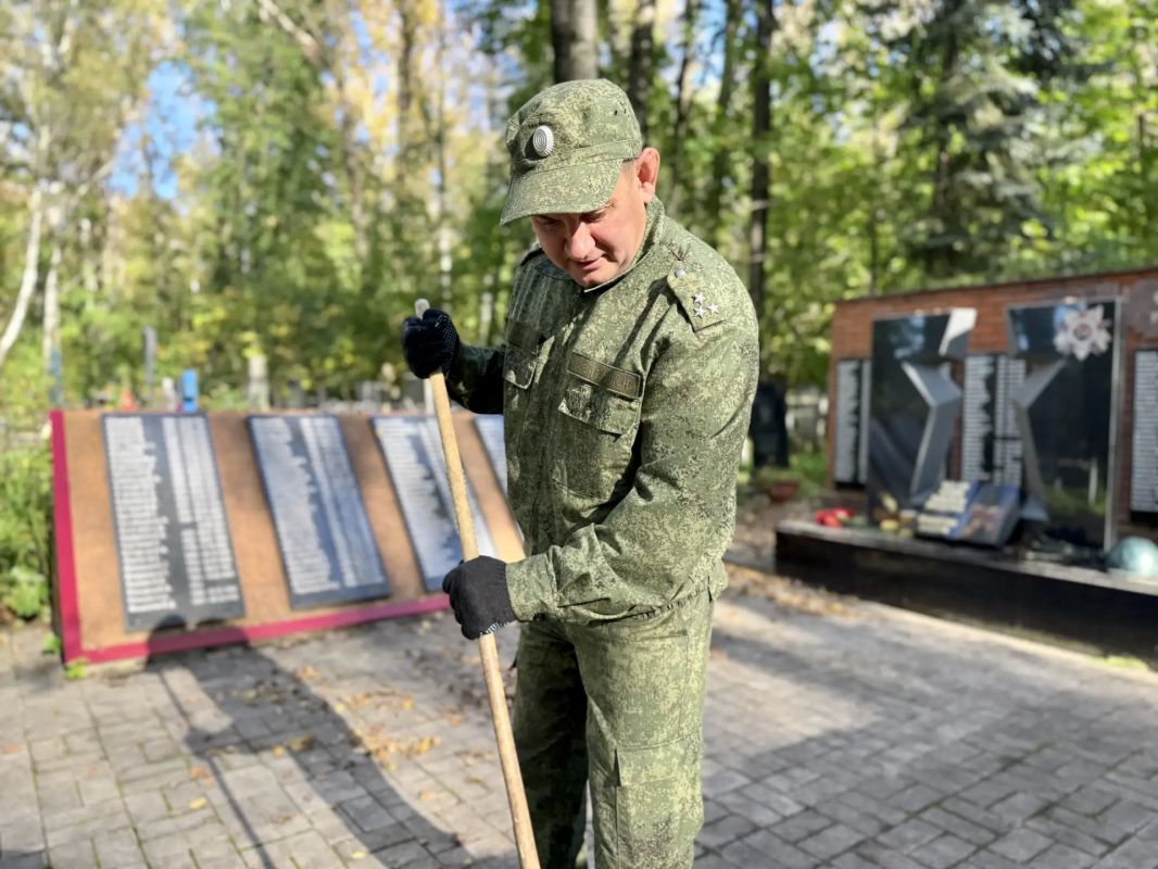 Сотрудники следственного управления СК России по Республике Марий Эл привели в порядок мемориал павшим воинам Сотрудники следственного управления СК России по Республике Марий Эл привели в порядок мемориал павшим воинам