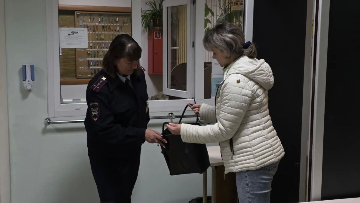 Сотрудники полиции Марий Эл обеспечили охрану общественного порядка и безопасность в Единый день голосования Сотрудники полиции Марий Эл обеспечили охрану общественного порядка и безопасность в Единый день голосования