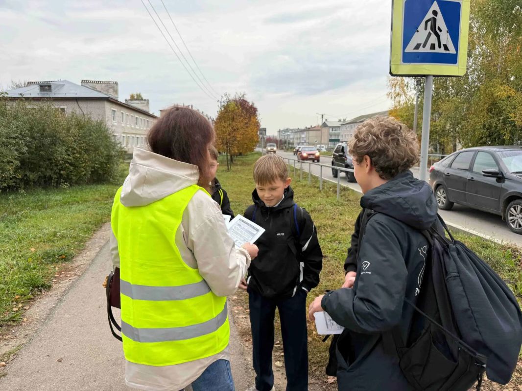В поселке Сернур родительский патруль и юные инспекторы движения контролируют соблюдение ПДД юными пешеходами В поселке Сернур родительский патруль и юные инспекторы движения контролируют соблюдение ПДД юными пешеходами