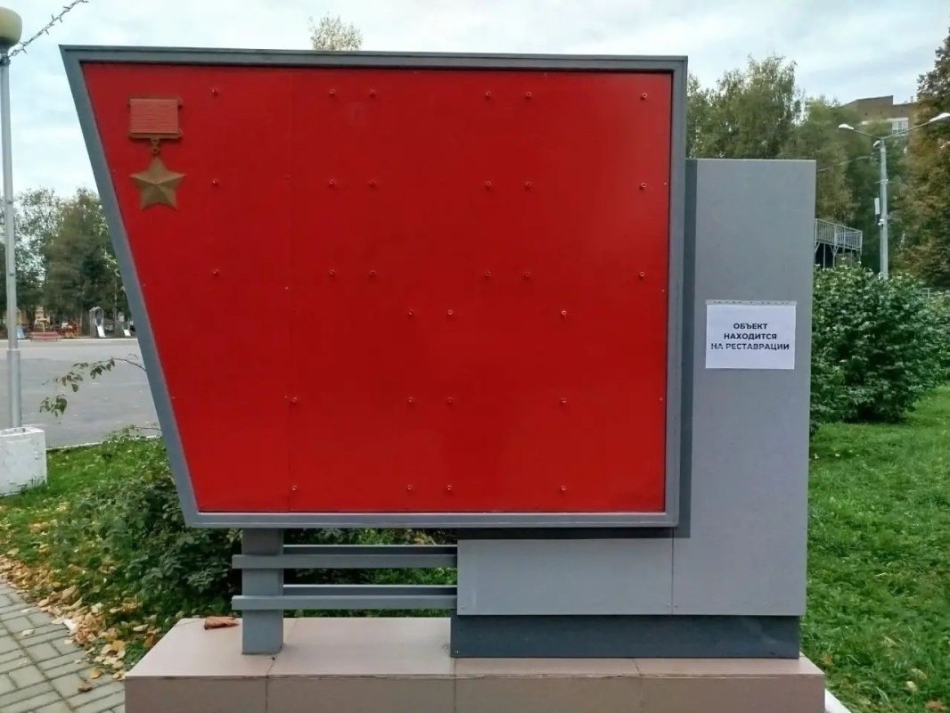 В парке Победы в Йошкар-Оле реставрируют стенды на Аллее героев