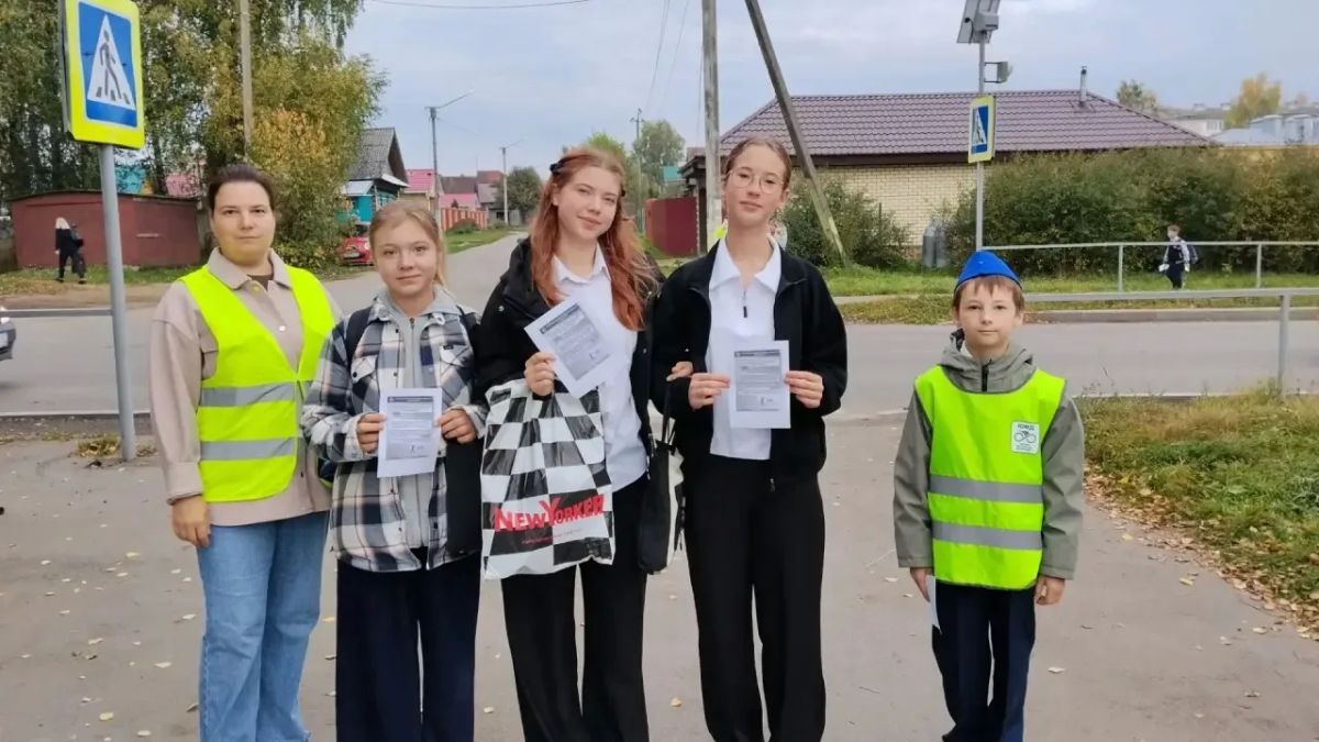 В поселке Сернур родительский патруль и юные инспекторы движения контролируют соблюдение ПДД юными пешеходами В поселке Сернур родительский патруль и юные инспекторы движения контролируют соблюдение ПДД юными пешеходами