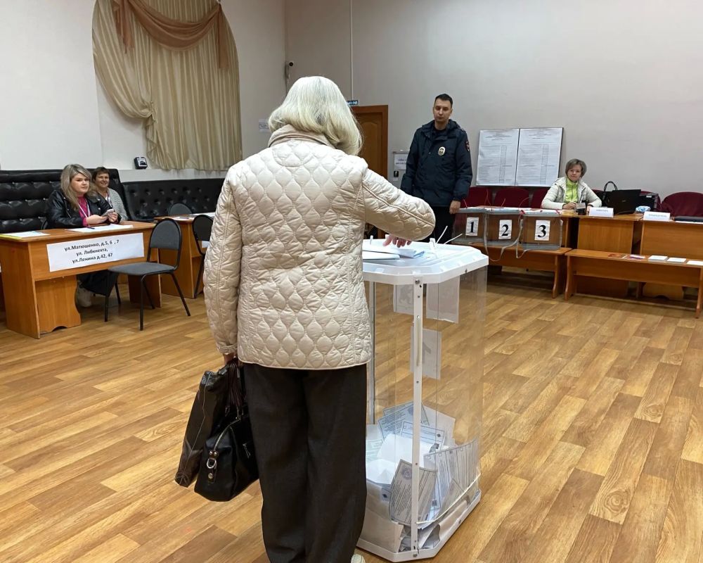 Сотрудники полиции Марий Эл обеспечили охрану общественного порядка и безопасность в Единый день голосования Сотрудники полиции Марий Эл обеспечили охрану общественного порядка и безопасность в Единый день голосования