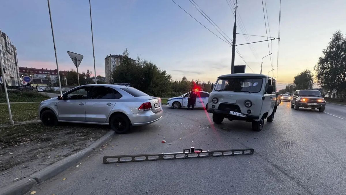 В Йошкар-Оле, пострадавших в ДТП молодых людей, доставили в больницу