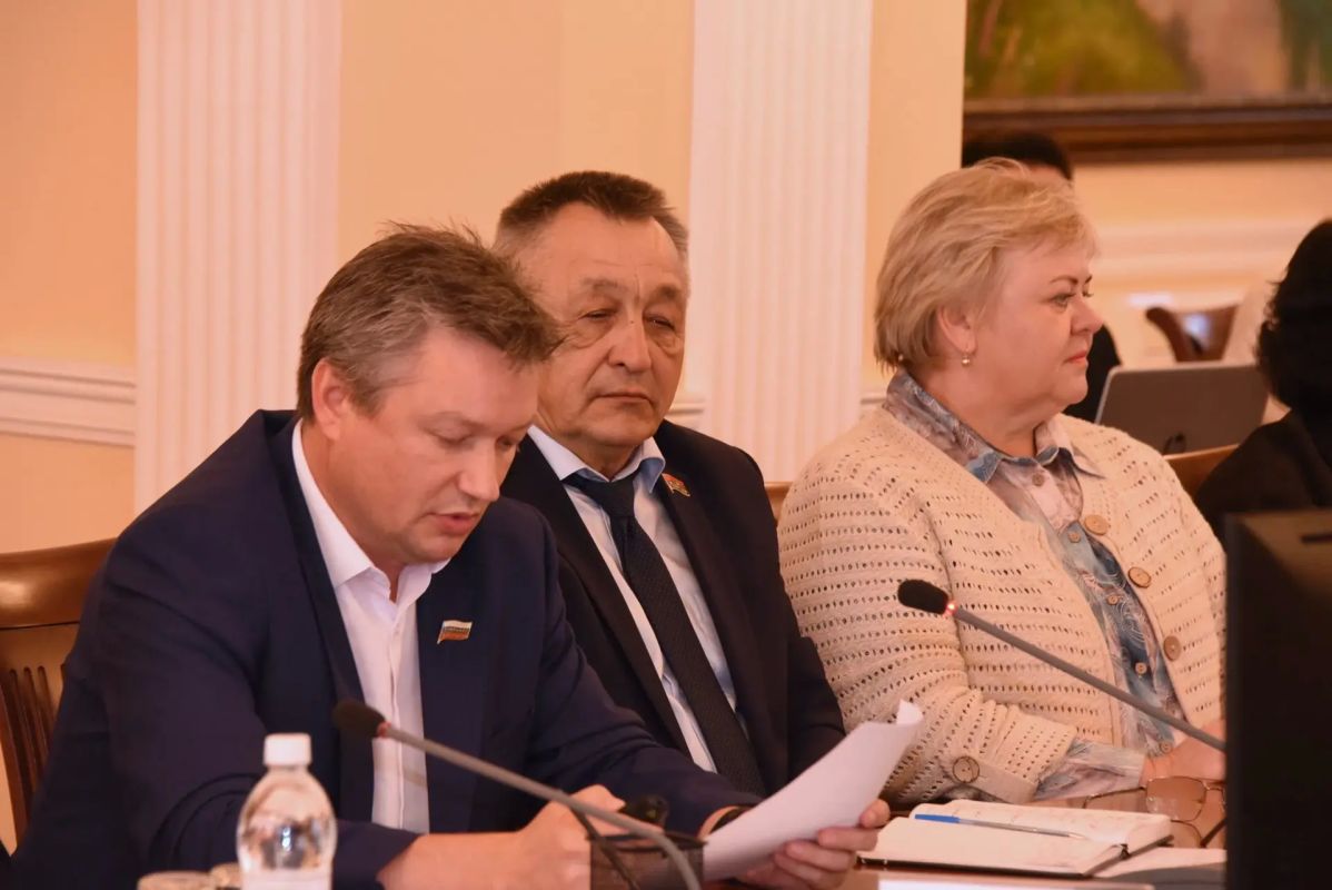 В Йошкар-Оле обсудили взаимодействие законодательной и муниципальной власти В Йошкар-Оле обсудили взаимодействие законодательной и муниципальной власти