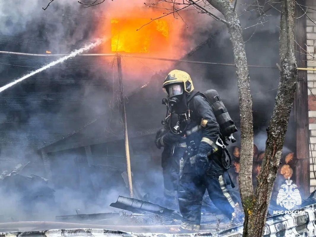 1 сентября 2008 года на своё первое боевое дежурство в 4-ю пожарно-спасательную часть города Йошкар-Олы заступил Алексей Курзенев 1 сентября 2008 года на своё первое боевое дежурство в 4-ю пожарно-спасательную часть города Йошкар-Олы заступил Алексей Курзенев