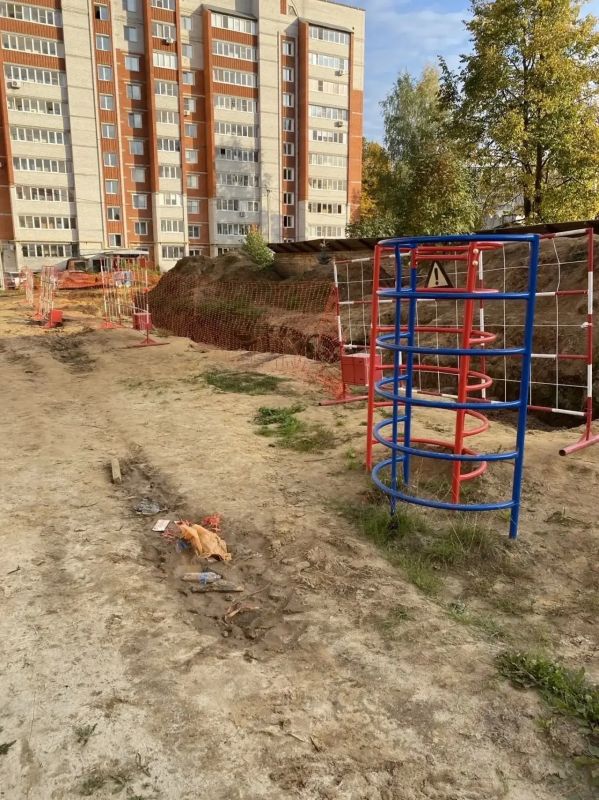 Спрашивали - Отвечаем. Мы получили вопрос относительно ограждения в районе строящейся школы в 6-м микрорайоне (фото №1) Хотим сообщить, что указанное временное ограждение установлено в зоне проведения работ по выносу... Спрашивали - Отвечаем. Мы получили вопрос относительно ограждения в районе строящейся школы в 6-м микрорайоне (фото №1) Хотим сообщить, что указанное временное ограждение установлено в зоне проведения работ по выносу...