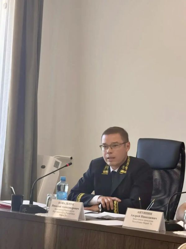 Под руководством прокурора Республики Марий Эл Илдуса Нафикова, и.о. председателя Верховного Суда Республики Марий Эл Артема Грачева и врио министра внутренних дел по Республике Марий Алексея Коновалова прошло... Под руководством прокурора Республики Марий Эл Илдуса Нафикова, и.о. председателя Верховного Суда Республики Марий Эл Артема Грачева и врио министра внутренних дел по Республике Марий Алексея Коновалова прошло...