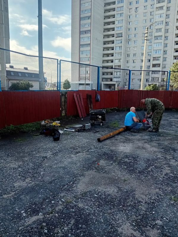 Лёд тронулся: как общими усилиями был отремонтирован каток на ул. Кирова, 9 Лёд тронулся: как общими усилиями был отремонтирован каток на ул. Кирова, 9