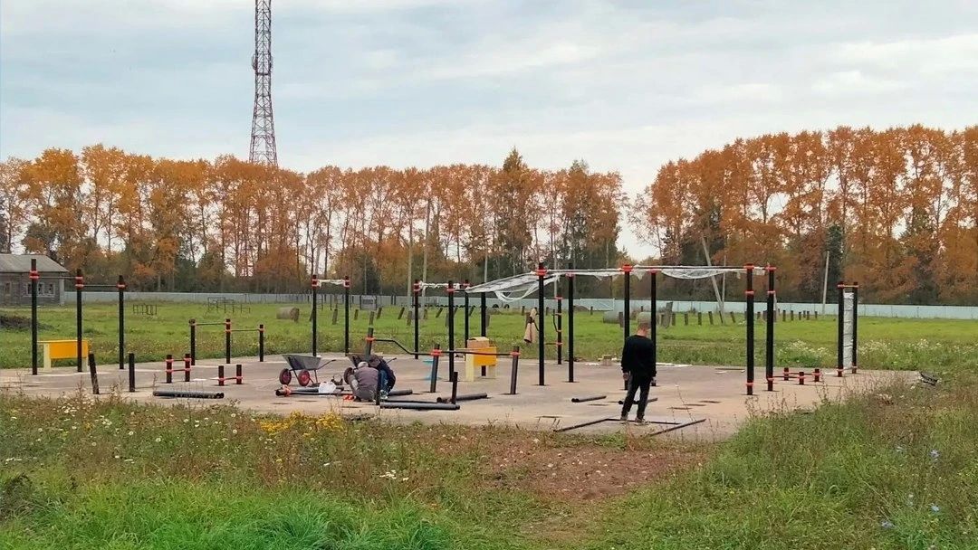 В деревне Большой Карлыган Мари-Турекского района завершается строительство современной спортплощадки — она появится на территории Карлыганской школы им. К.А. Андреева по программе «Спорт России»
