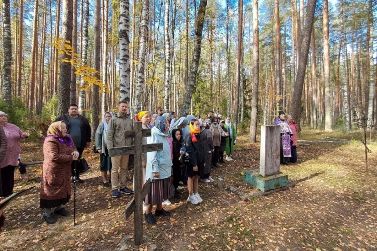 На Мендурском кладбище молились за священномучеников Марийских