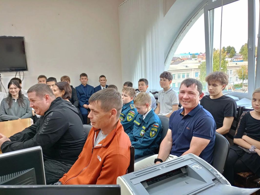 Сегодня прошла встреча со спортсменамитуристами, которые ярко выступили на соревнованиях и принесли району новые победы! Сегодня прошла встреча со спортсменамитуристами, которые ярко выступили на соревнованиях и принесли району новые победы!