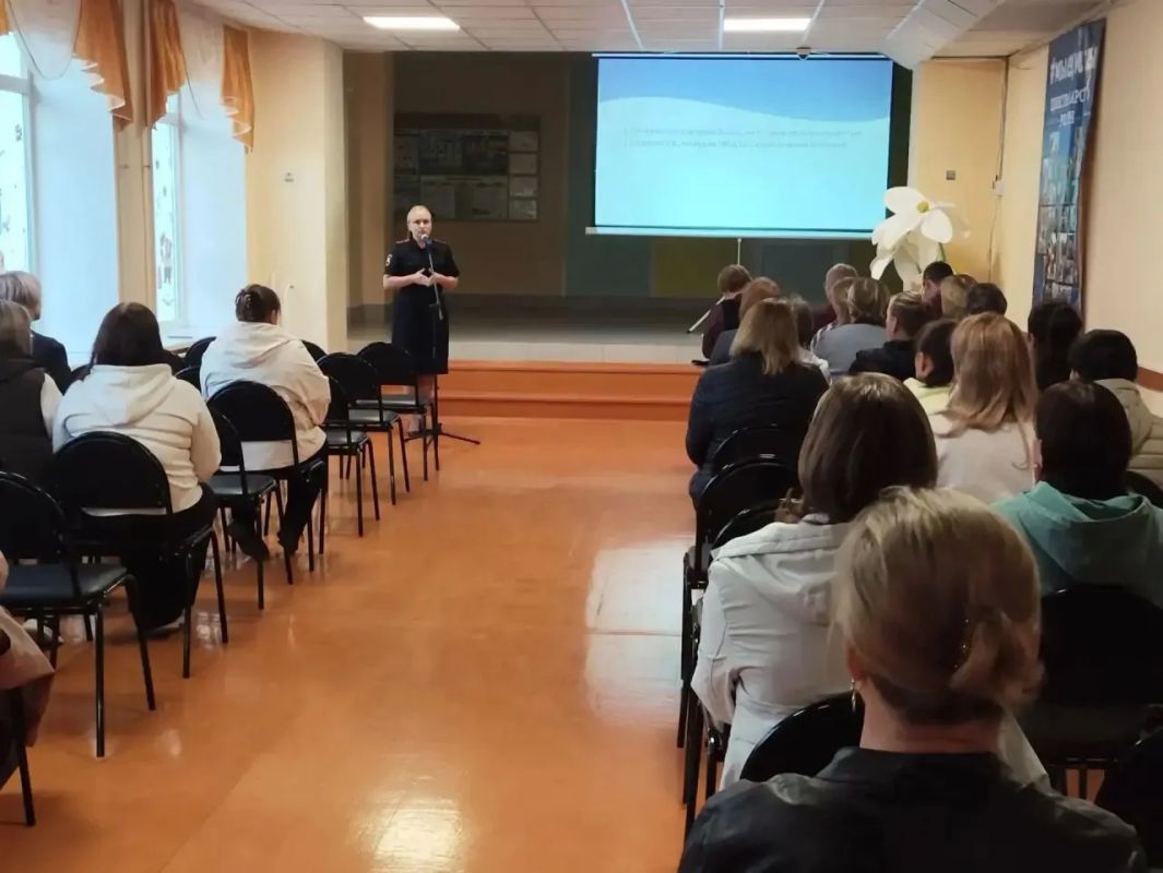 В посёлке Куженер сотрудники Госавтоинспекции провели встречи с родителями по вопросам детской дорожной безопасности В посёлке Куженер сотрудники Госавтоинспекции провели встречи с родителями по вопросам детской дорожной безопасности