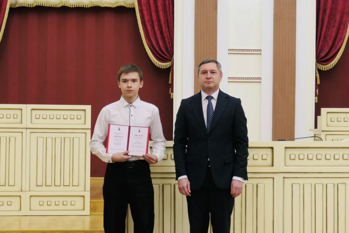 Вручение дипломов и стипендий: торжественный день для студентов Марий Эл Вручение дипломов и стипендий: торжественный день для студентов Марий Эл