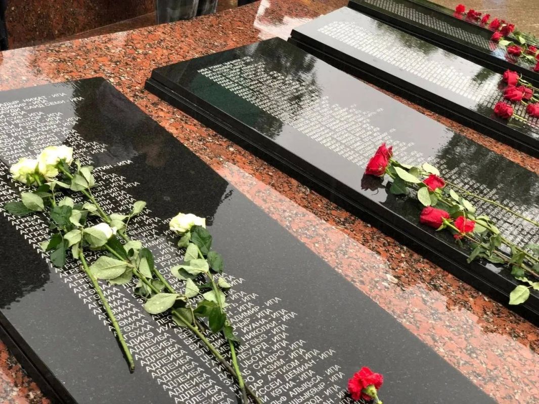 Сенатор РФ Сергей Мартынов принял участие в торжествах в честь Дня Победы и Независимости Республики Абхазия Сенатор РФ Сергей Мартынов принял участие в торжествах в честь Дня Победы и Независимости Республики Абхазия