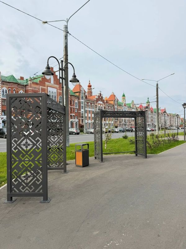 На Воскресенском проспекте в Йошкар-Оле продолжается установка малых архитектурных форм На Воскресенском проспекте в Йошкар-Оле продолжается установка малых архитектурных форм