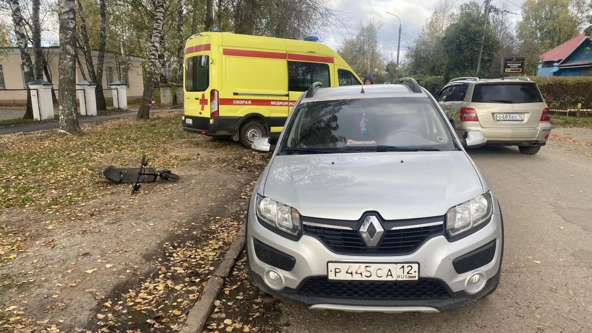 В Йошкар-Оле водитель иномарки сбил ребёнка на электросамокате