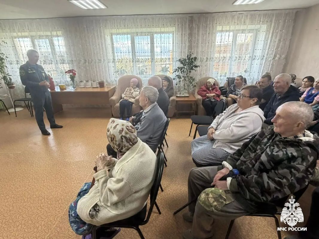 Накануне Дня пожилого человека сотрудники Управления надзорной деятельности и профилактической работы ГУ МЧС России по Республике Марий Эл посетили специализированные учреждения Республики Марий Эл для граждан старшего... Накануне Дня пожилого человека сотрудники Управления надзорной деятельности и профилактической работы ГУ МЧС России по Республике Марий Эл посетили специализированные учреждения Республики Марий Эл для граждан старшего...