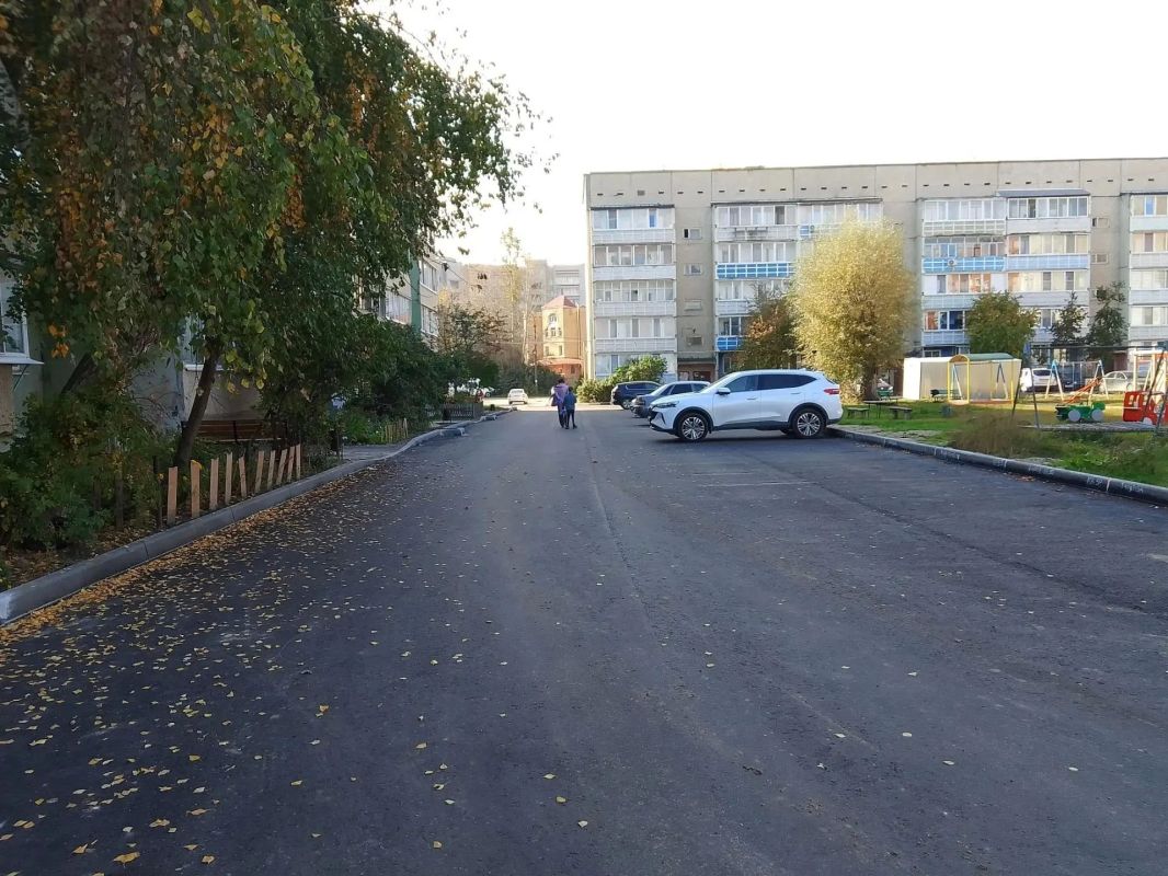 В Волжске по нацпроекту отремонтированы территории дворов В Волжске по нацпроекту отремонтированы территории дворов