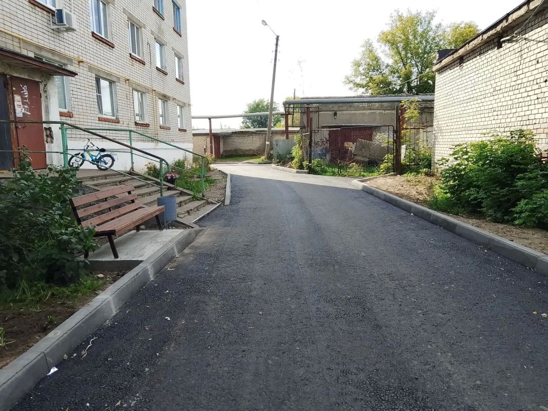 В Волжске по нацпроекту отремонтированы территории дворов В Волжске по нацпроекту отремонтированы территории дворов