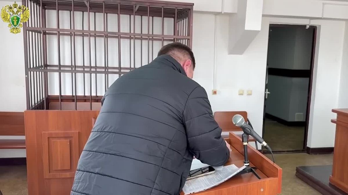 С учетом позиции прокуратуры города Йошкар-Олы суд признал 32-летнего местного жителя виновным по п. «б» ч. 6 ст. 171.1 УК РФ (приобретение, хранение и перевозка в целях сбыта немаркированных табачных изделий, подлежащих...