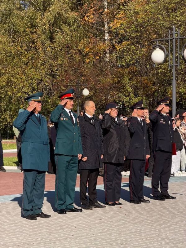 В Республике Марий Эл прошла торжественная церемония посвящения в курсанты учащихся Столичного бизнес-колледжа В Республике Марий Эл прошла торжественная церемония посвящения в курсанты учащихся Столичного бизнес-колледжа