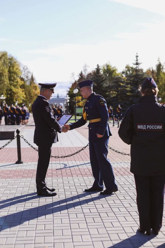 В Республике Марий Эл прошла торжественная церемония посвящения в курсанты учащихся Столичного бизнес-колледжа В Республике Марий Эл прошла торжественная церемония посвящения в курсанты учащихся Столичного бизнес-колледжа