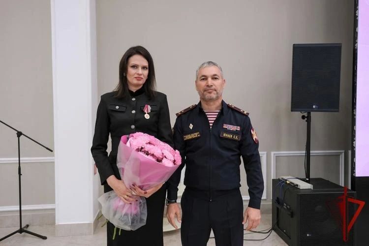 Корреспондент ГТРК «Марий Эл» Алина Кутырева стала первым в республике журналистом, удостоенным ведомственной медали Росгвардии «За содействие»