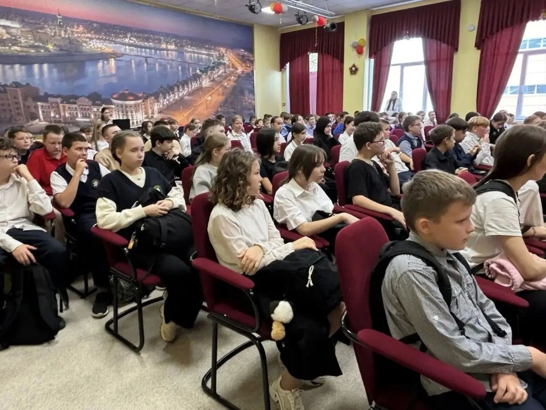 Полицейские Марий Эл проводят профилактические встречи в образовательных учреждениях с родителями и школьниками Полицейские Марий Эл проводят профилактические встречи в образовательных учреждениях с родителями и школьниками