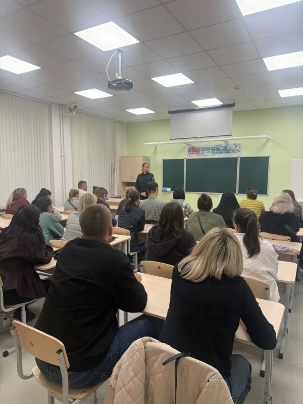 Полицейские Марий Эл проводят профилактические встречи в образовательных учреждениях с родителями и школьниками