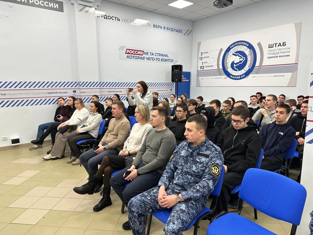 В штабе общественной поддержки «Единой России» прошёл патриотический мастер-класс и встреча с ветераном СВО В штабе общественной поддержки «Единой России» прошёл патриотический мастер-класс и встреча с ветераном СВО