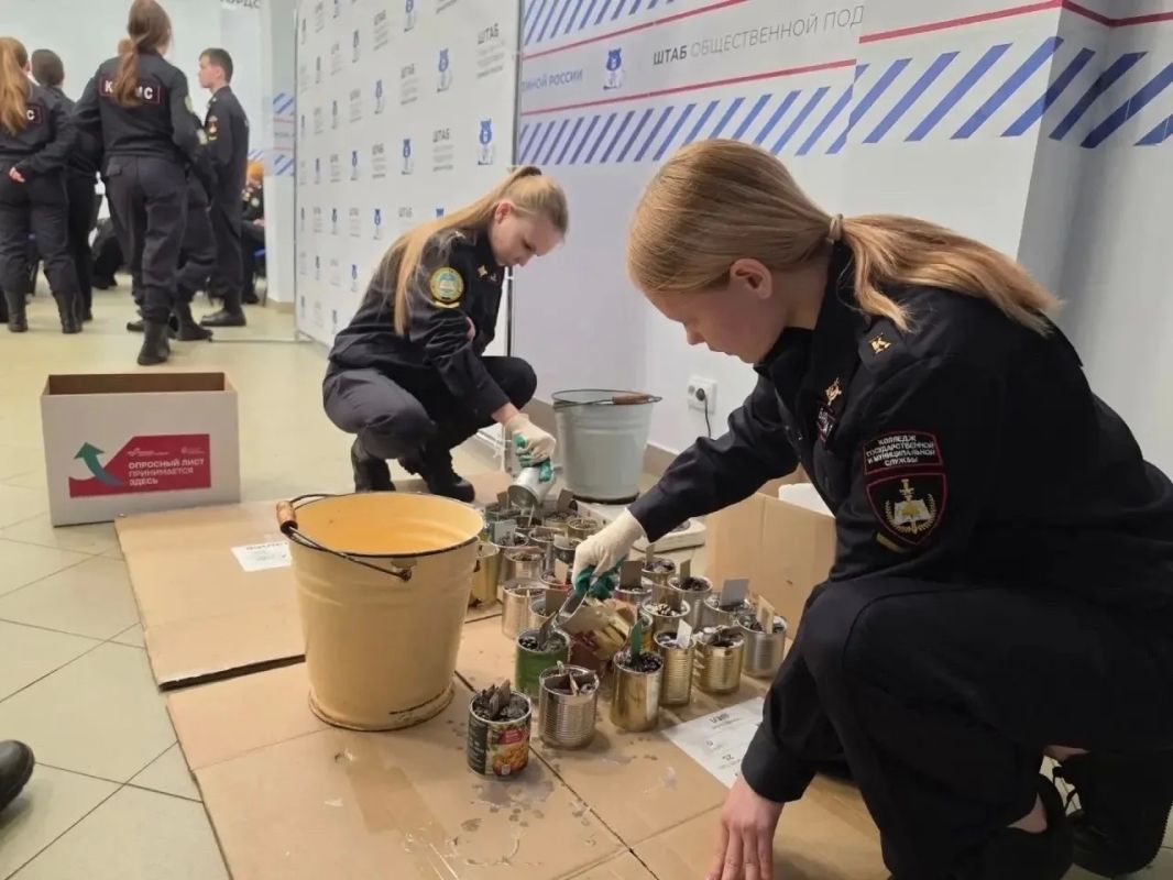 В штабе общественной поддержки «Единой России» прошёл патриотический мастер-класс и встреча с ветераном СВО В штабе общественной поддержки «Единой России» прошёл патриотический мастер-класс и встреча с ветераном СВО