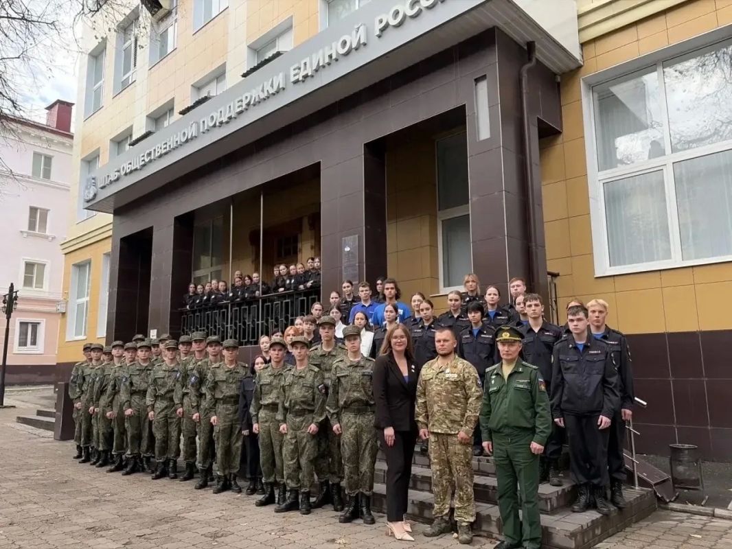 В штабе общественной поддержки «Единой России» прошёл патриотический мастер-класс и встреча с ветераном СВО