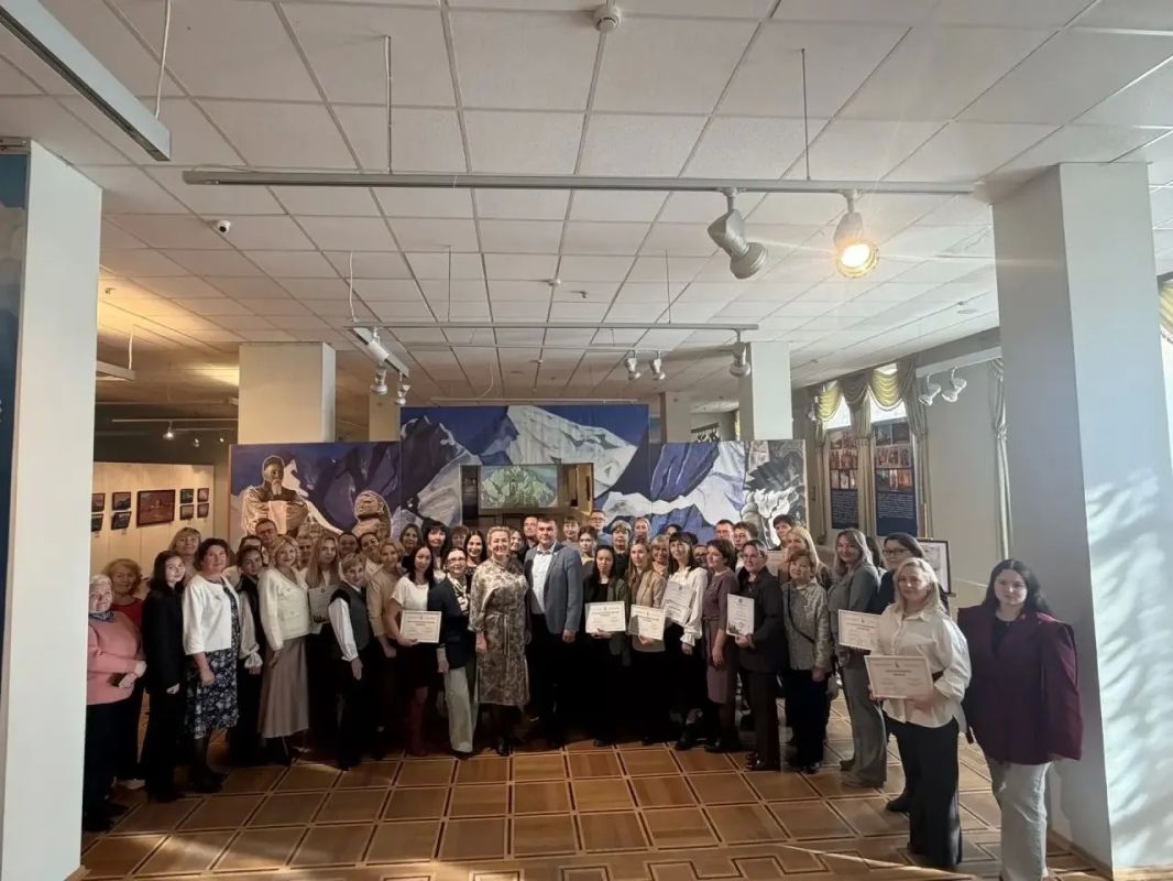 В разных уголках республики прошли торжественные мероприятия, главными героями которых стали педагоги – люди, чей труд начинается с тишины школьного класса и продолжается в судьбах тысяч учеников В разных уголках республики прошли торжественные мероприятия, главными героями которых стали педагоги – люди, чей труд начинается с тишины школьного класса и продолжается в судьбах тысяч учеников