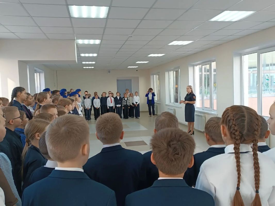 В Сернурском муниципальном округе сотрудники Госавтоинспекции провели серию тематических уроков в общеобразовательных организациях В Сернурском муниципальном округе сотрудники Госавтоинспекции провели серию тематических уроков в общеобразовательных организациях