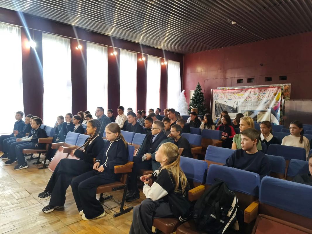 Сотрудники Госавтоинспекции по Звениговскому району провели уроки дорожной безопасности для школьников села Исменцы Сотрудники Госавтоинспекции по Звениговскому району провели уроки дорожной безопасности для школьников села Исменцы