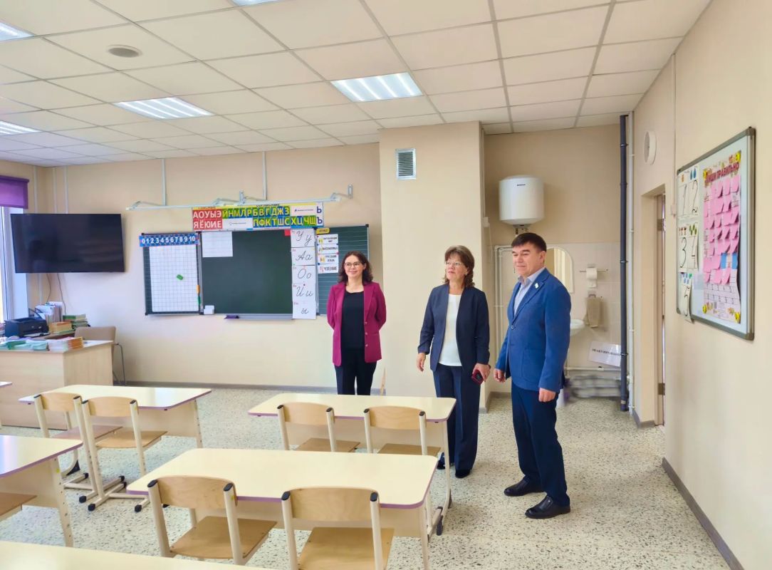 В разных уголках республики прошли торжественные мероприятия, главными героями которых стали педагоги – люди, чей труд начинается с тишины школьного класса и продолжается в судьбах тысяч учеников В разных уголках республики прошли торжественные мероприятия, главными героями которых стали педагоги – люди, чей труд начинается с тишины школьного класса и продолжается в судьбах тысяч учеников