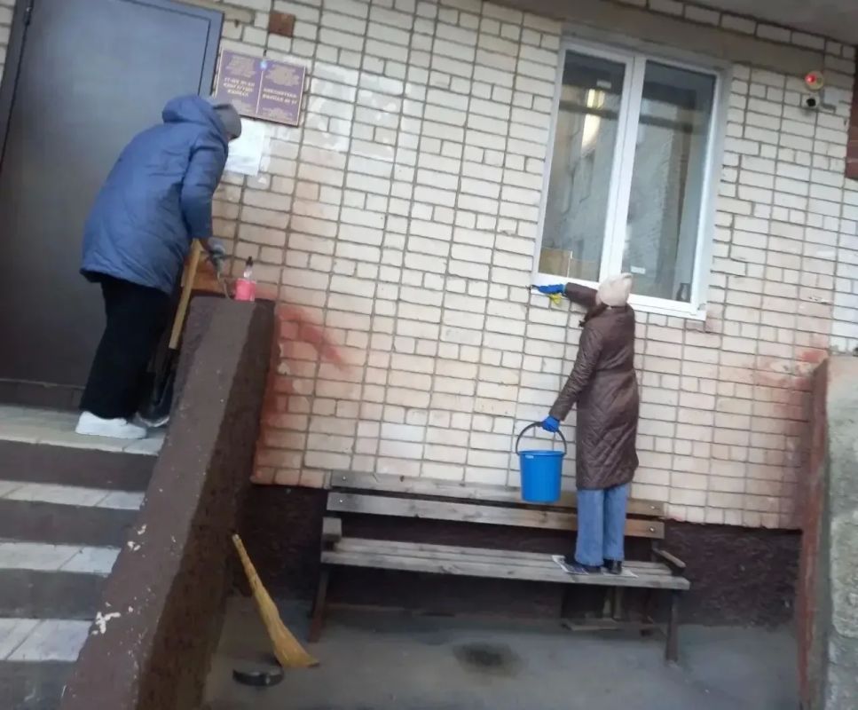 Не творчеством единым... Коллективы организаций сферы культуры поддержали осенний субботник Не творчеством единым... Коллективы организаций сферы культуры поддержали осенний субботник