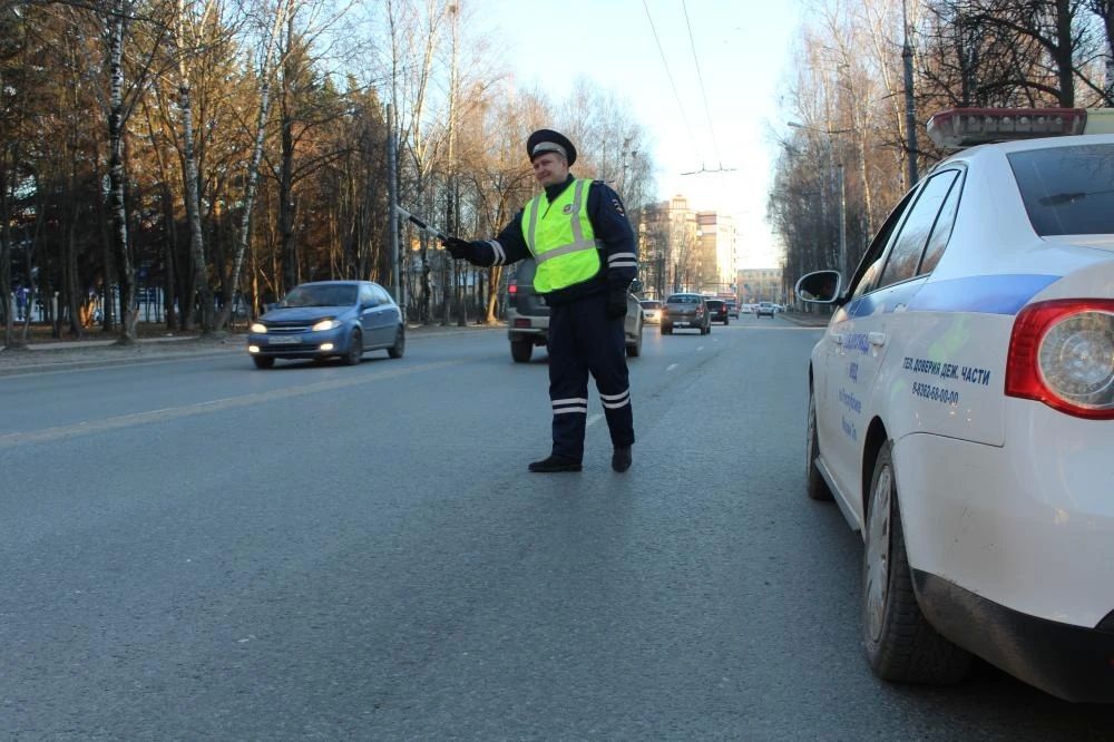 За минувшие три дня из участия в дорожном движении исключены 13 нетрезвых водителей, а также 9 нарушителей, управлявших транспортным средствами, будучи не имеющими или лишенными права управления