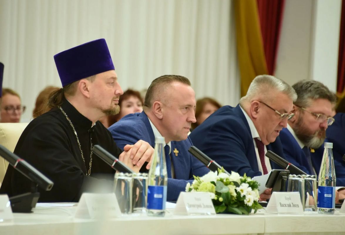 Сегодня в Йошкар-Оле в Доме дружбы народов открылся Первый региональный форум Всемирного Русского Народного Собора «Традиционные ценности – основа развития России» Сегодня в Йошкар-Оле в Доме дружбы народов открылся Первый региональный форум Всемирного Русского Народного Собора «Традиционные ценности – основа развития России»