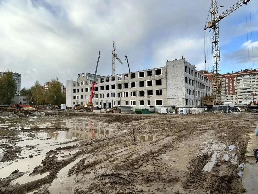 В Йошкар-Оле продолжается строительство школы на 1100 мест в 6-м микрорайоне В Йошкар-Оле продолжается строительство школы на 1100 мест в 6-м микрорайоне