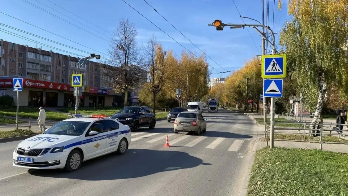 В Йошкар-Оле водитель «Лады Калина» на пешеходном переходе сбил женщину