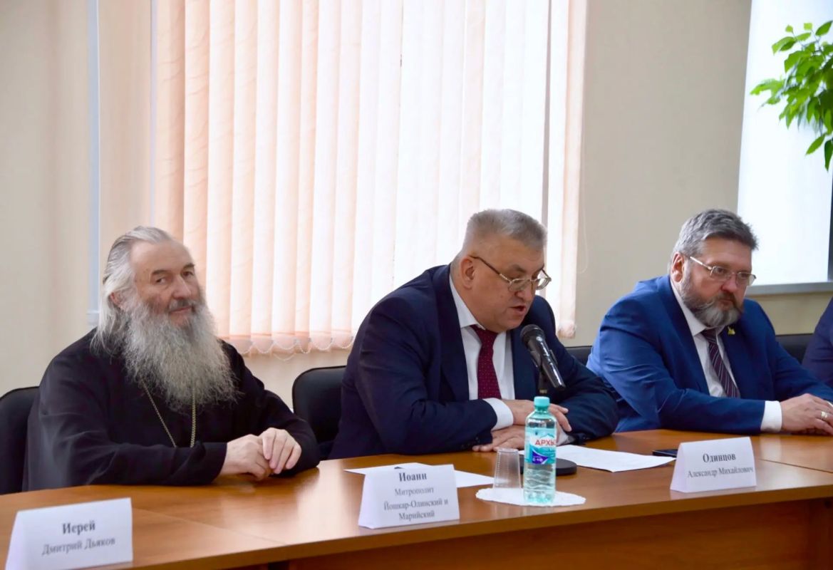 В Государственном архиве республики сегодня состоялся круглый стол на тему о роли общественных организаций Марий Эл в сохранении и укреплении российских традиционных духовно-нравственных ценностей В Государственном архиве республики сегодня состоялся круглый стол на тему о роли общественных организаций Марий Эл в сохранении и укреплении российских традиционных духовно-нравственных ценностей