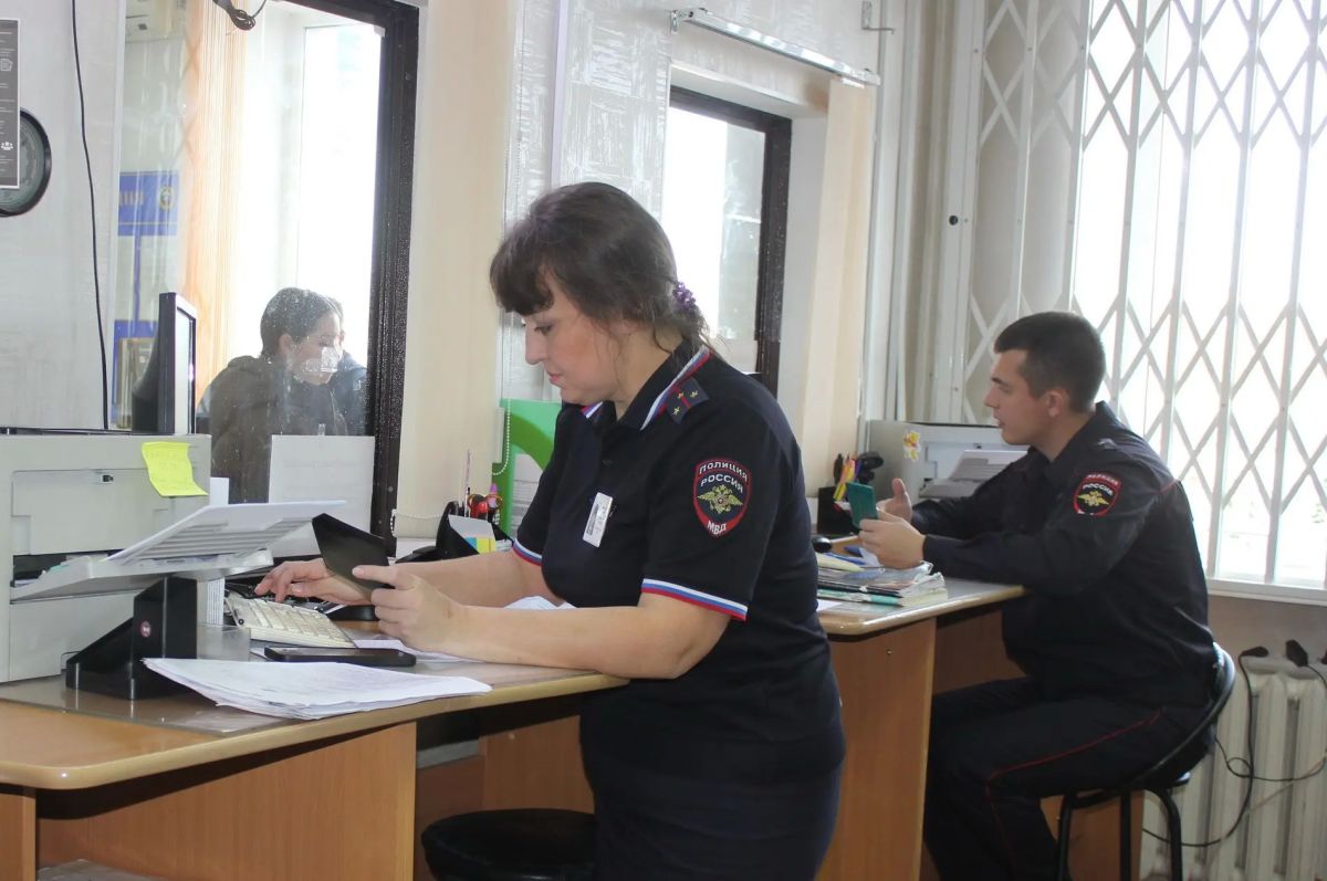 В рамках акции «Гражданский мониторинг» председатель Общественного совета при МВД по Республике Марий Эл Роман Золотухин проверил работу МРЭО Госавтоинспекции МВД по Республике Марий Эл. Он оценил качество госуслуг, условия... В рамках акции «Гражданский мониторинг» председатель Общественного совета при МВД по Республике Марий Эл Роман Золотухин проверил работу МРЭО Госавтоинспекции МВД по Республике Марий Эл. Он оценил качество госуслуг, условия...