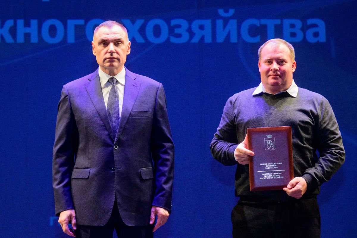 Юрий Зайцев: Вручил награды работникам дорожной отрасли Юрий Зайцев: Вручил награды работникам дорожной отрасли