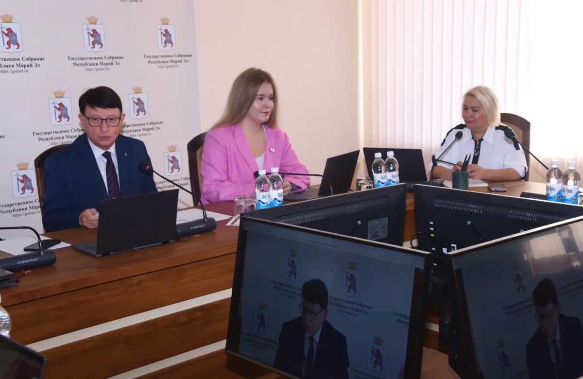 В рамках программы подготовки и проведения девятнадцатой сессии Государственного Собрания, которая откроется 22 октября, головные комитеты парламента продолжают обсуждение законопроектов и проектов постановлений...