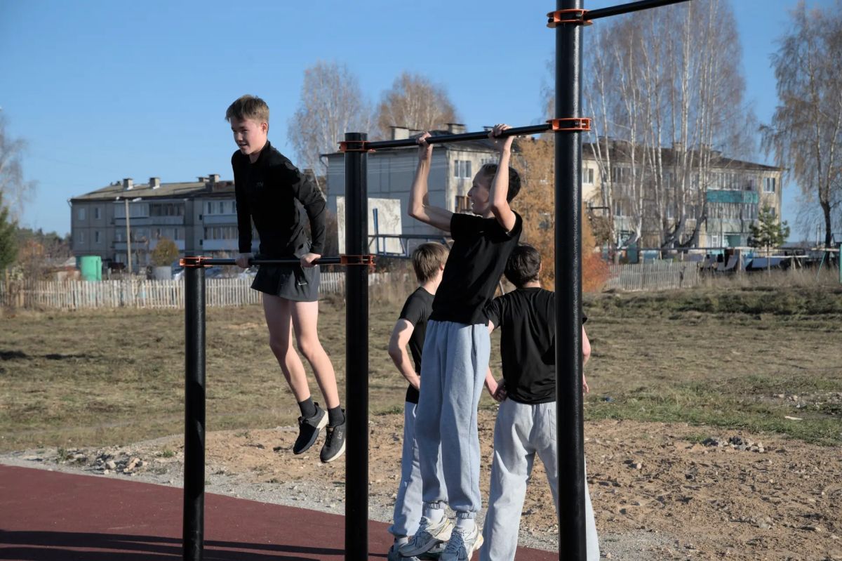В Сернуре торжественно открыли новую малую спортивную площадку ГТО В Сернуре торжественно открыли новую малую спортивную площадку ГТО