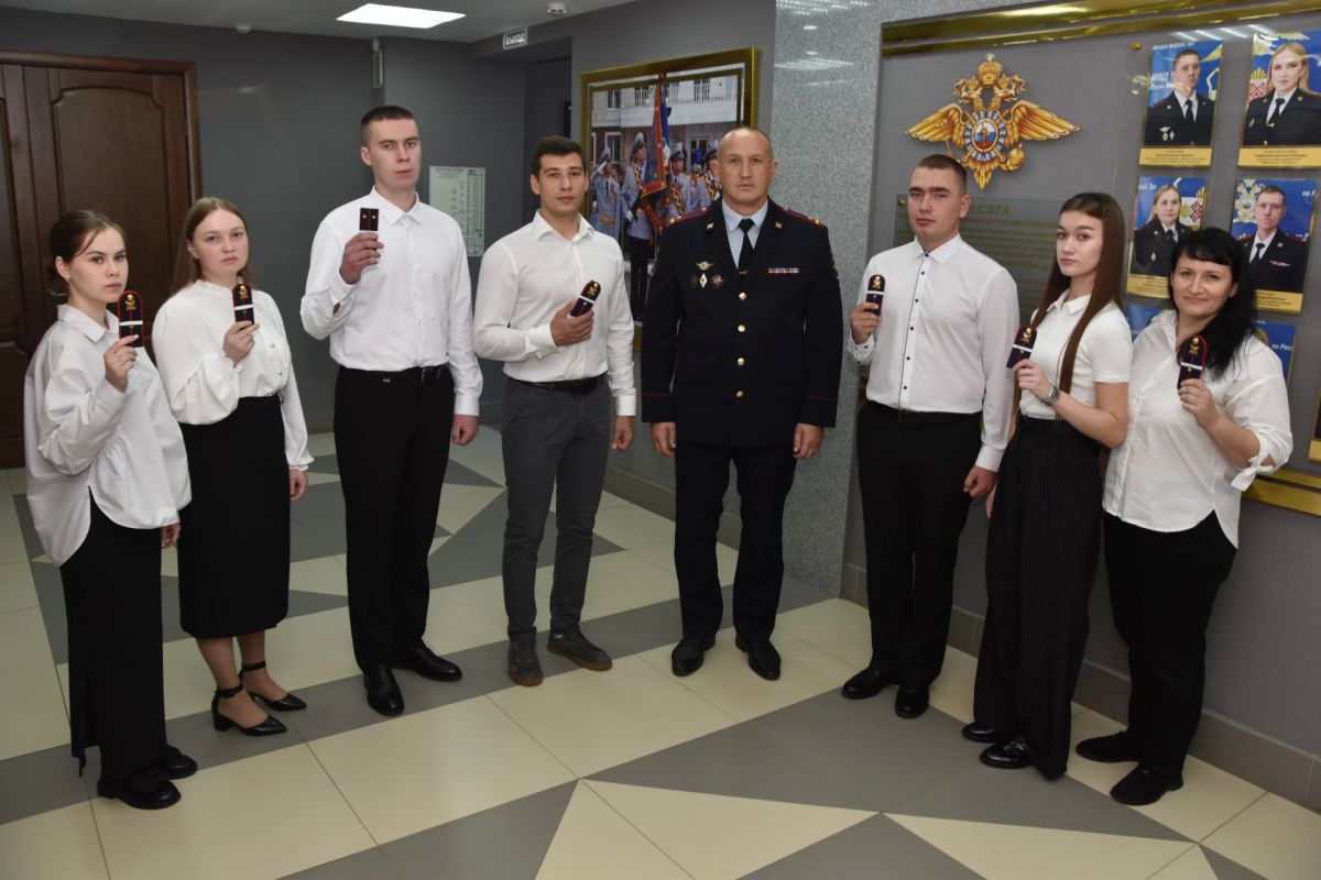 В МВД по Республике Марий Эл молодые сотрудники органов внутренних дел получили первые погоны В МВД по Республике Марий Эл молодые сотрудники органов внутренних дел получили первые погоны