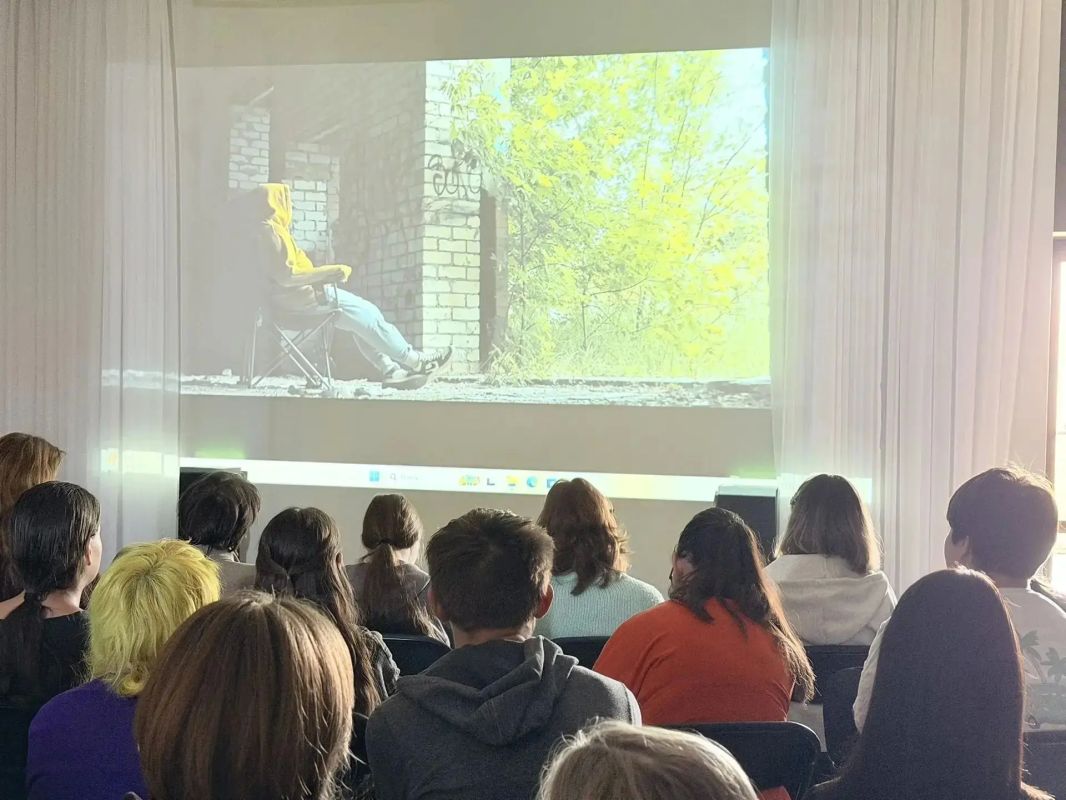 В Марий Эл сотрудники правоохранительных органов и общественники продолжают профилактическую работу в образовательных учреждениях В Марий Эл сотрудники правоохранительных органов и общественники продолжают профилактическую работу в образовательных учреждениях